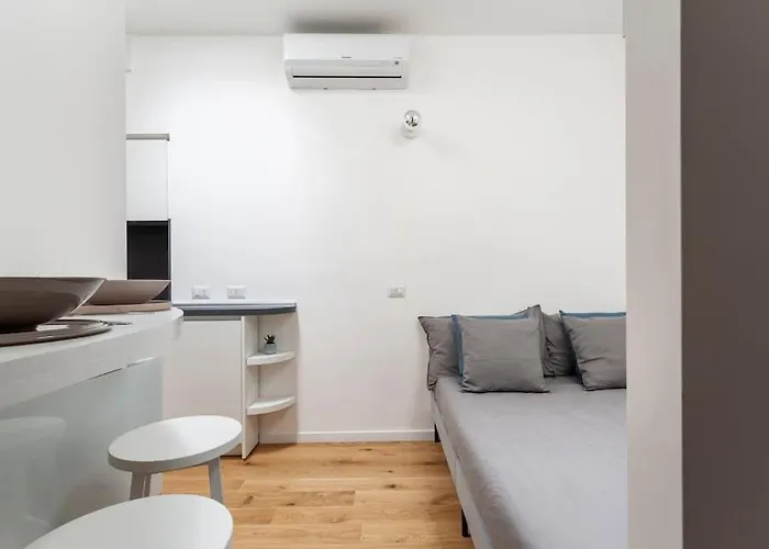 Centre Navigli- * ميلان